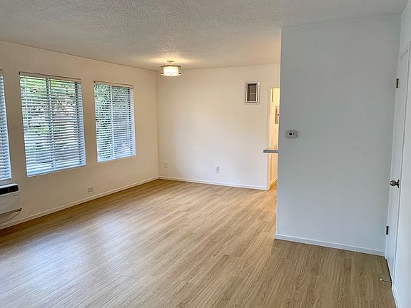 2nd image of 7530 Lexington Ave APT 6