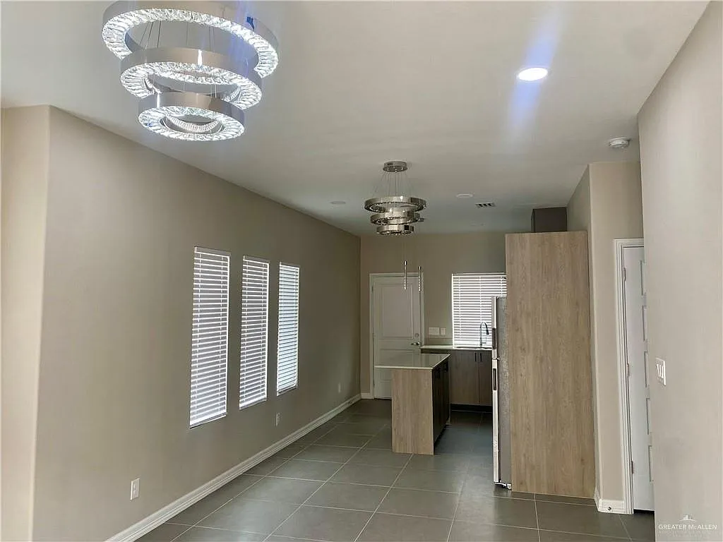3 bed, 2.0 bath, 1100 sqft, $1,200 — Photo 3