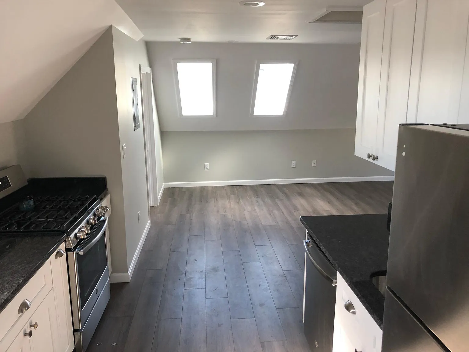 2 bed, 800 sqft, $2,500 — Photo 2