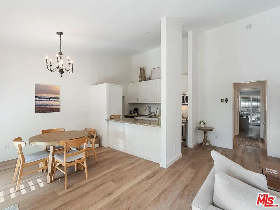 2 bed, 2.0 bath, 949 sqft, $4,195 — Photo 4