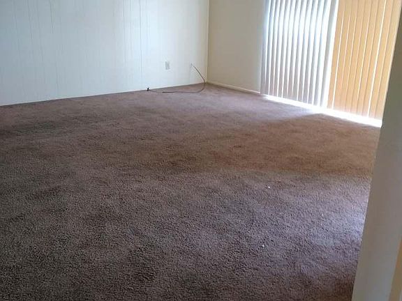 4th image of 209 E Cortner St #209