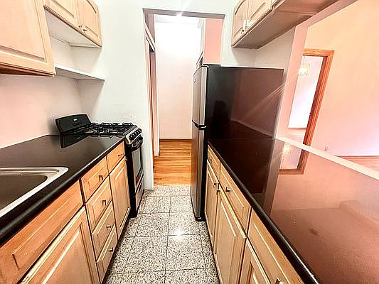 2nd image of 457 W 46th St APT 3C