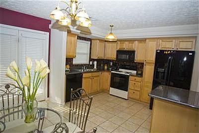 wonderful eat in kitchen