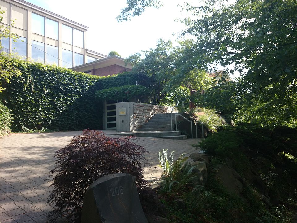 1st image of 206 Highland Dr
