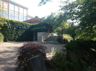 206 Highland Dr, Seattle, WA 98109