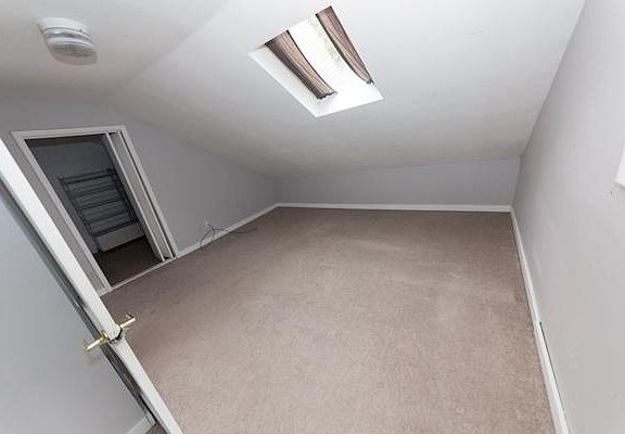 4th image of 142 Saint James Pl