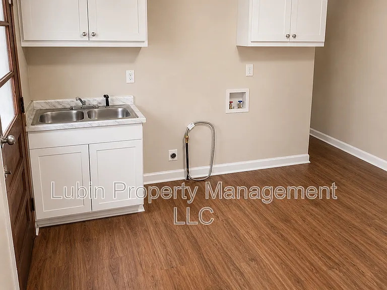2468 Yale Ave — Photo 4