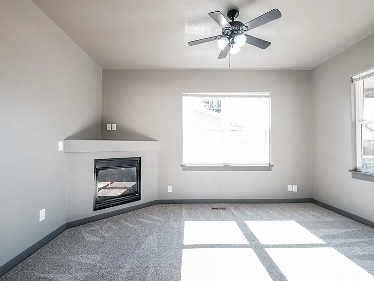 380 24th St NE — Photo 11