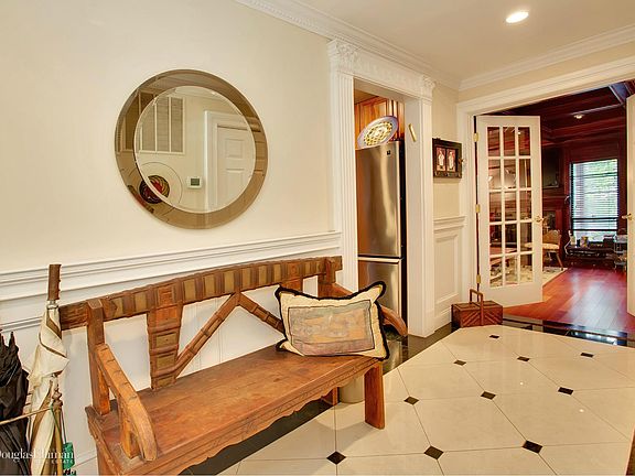3rd image of 31 Villas Cir