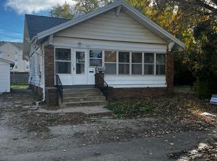 412 Taylor Ave, Charleston, IL 61920