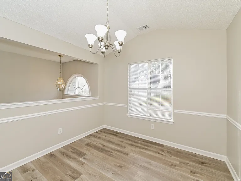 1204 Redbud Ct — Photo 6