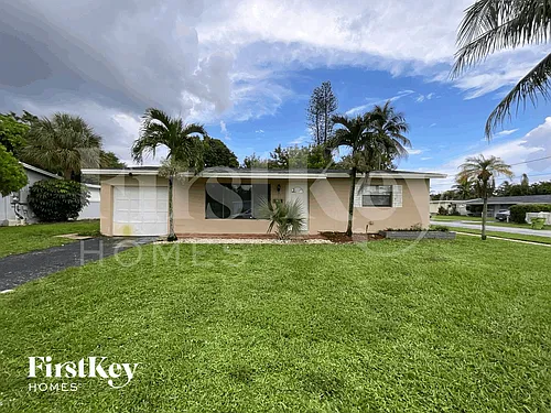 2100 NW 74th Ave Photo 1