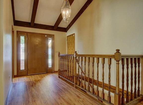 3rd image of 142 Woodbridge Ln