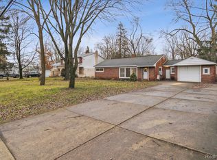 20050 Osmus St, Livonia, MI 48152
