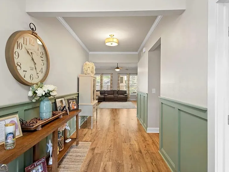 2121 Charmond Dr — Photo 3