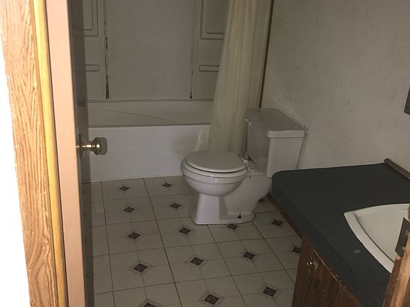 4th image of 805 Tamarack St