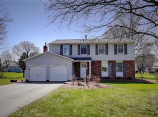 885 Copperkettle Rd, Webster, NY 14580
