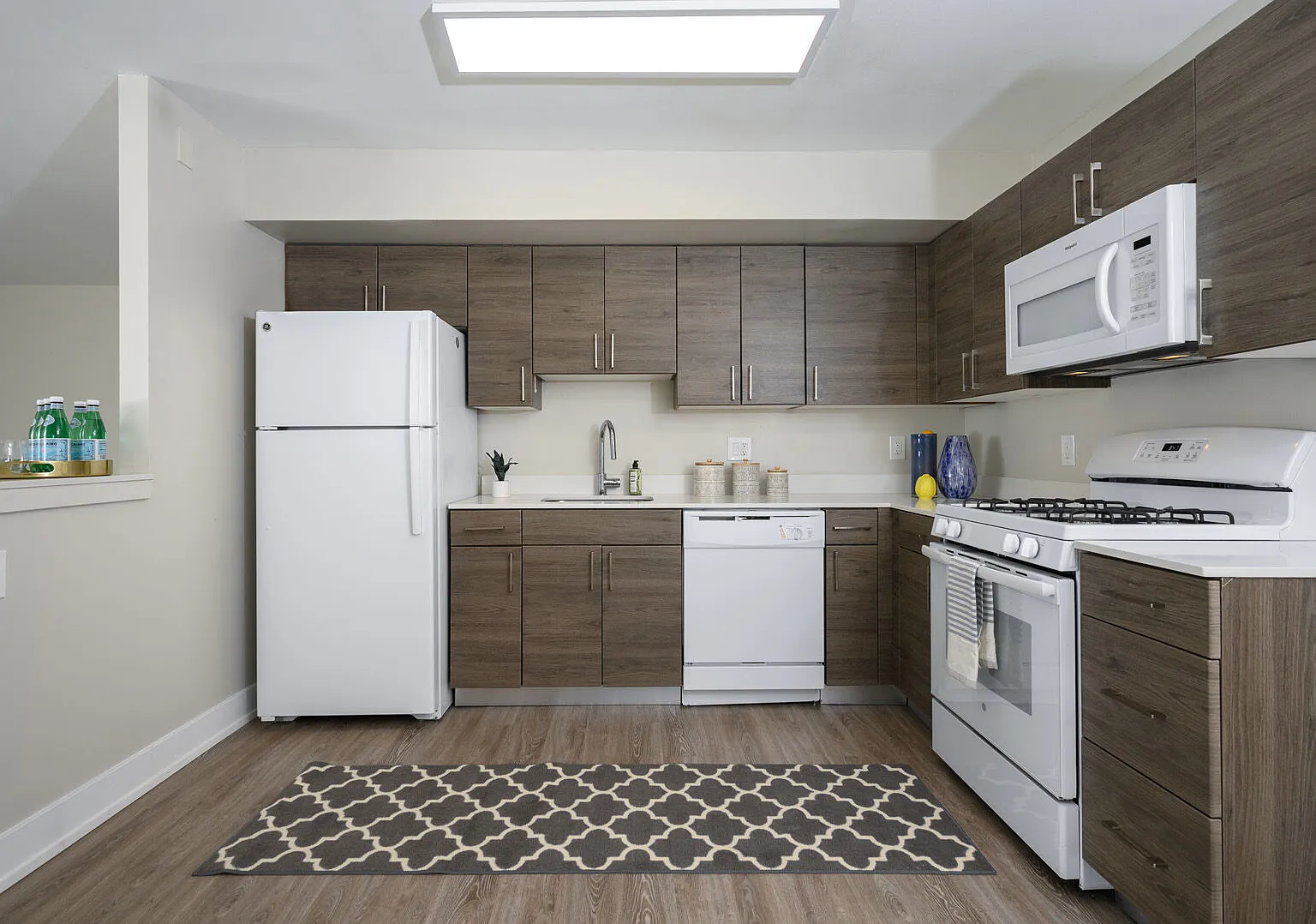 Westfield Apartments — Photo 1