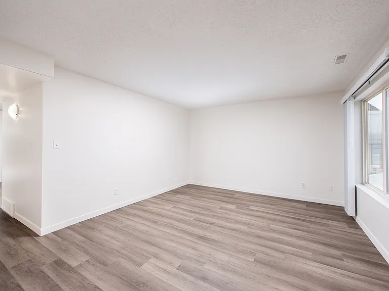 180 Bridgeport Blvd — Photo 18