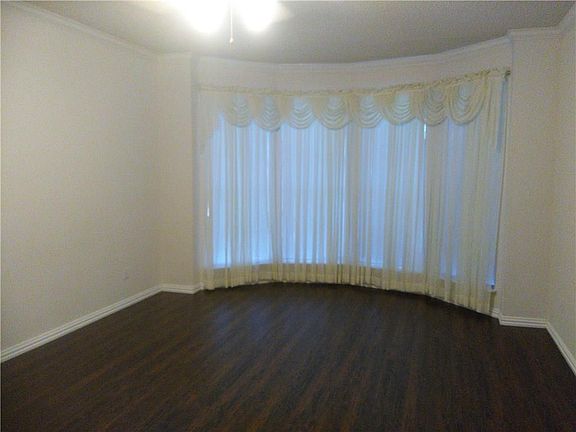 3rd image of 1600 Corvallis Trl