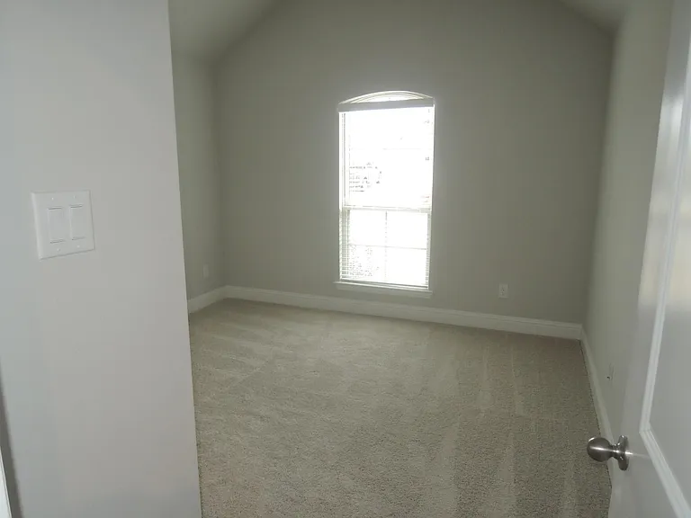 708 Newberry Ln — Photo 11