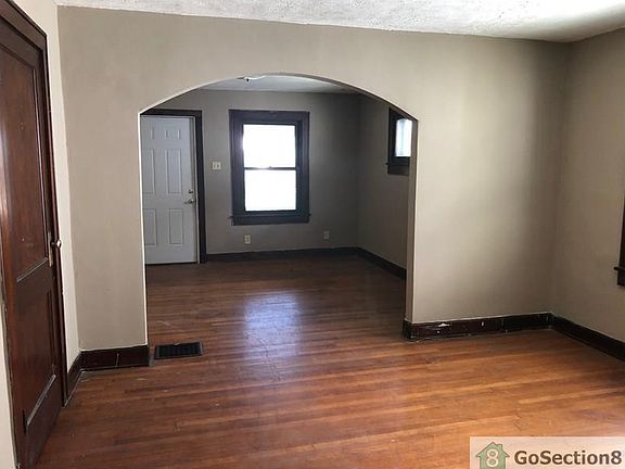 4th image of 1311 N Oxford St