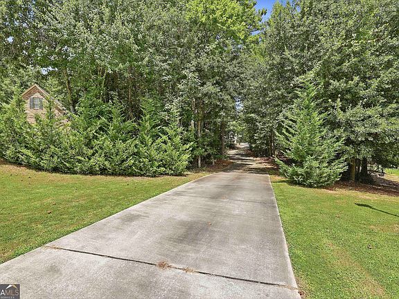 2nd image of 114 Ranan Ln