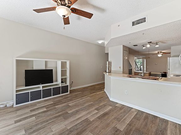 5th image of 2005 Mariposa Vista Ln #3129
