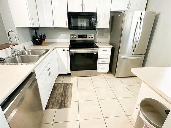 4th image of 2860 Somerset Dr APT 400K