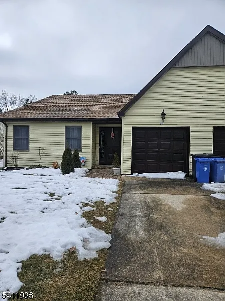 10 Cedar Ave photo 1