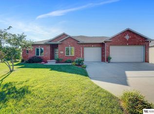 6921 Laurent Cir, Lincoln, NE 68526