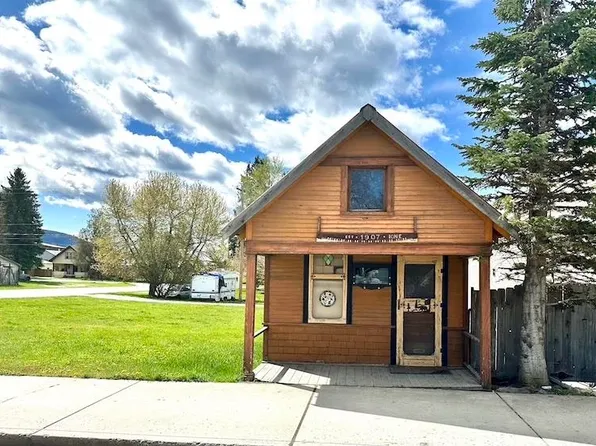 405 Main St, Ione, WA 99139