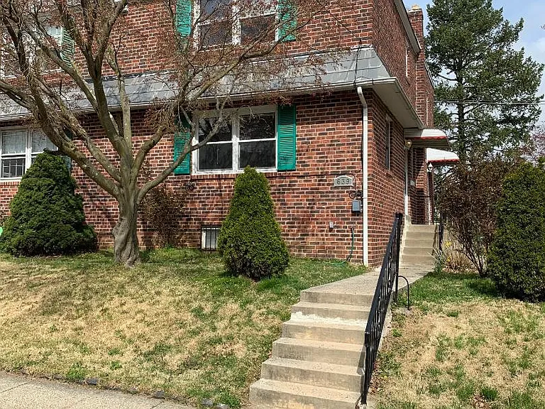 639 Barnes St — Photo 6