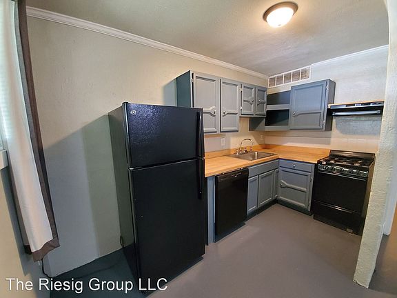 5th image of 550 Smith St #6257288