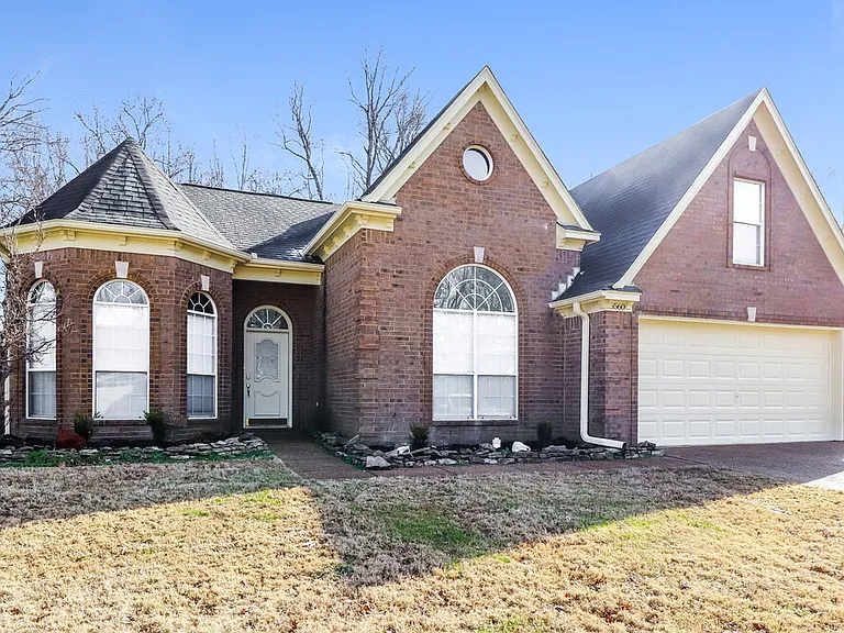 5560 Mary Ln — Photo 2