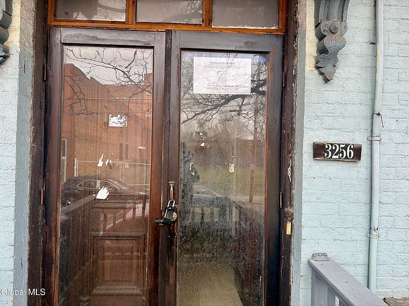2nd image of 3256 6th Avenue