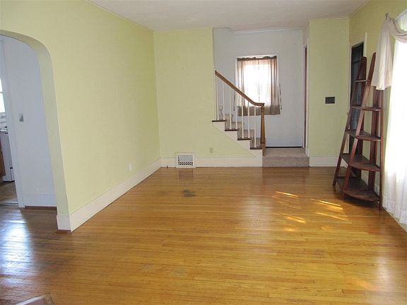 3rd image of 26 Grove St