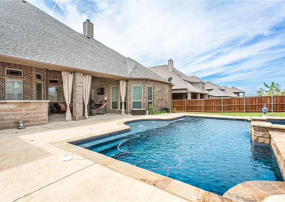1st image of 1901 Mountain Creek Ln