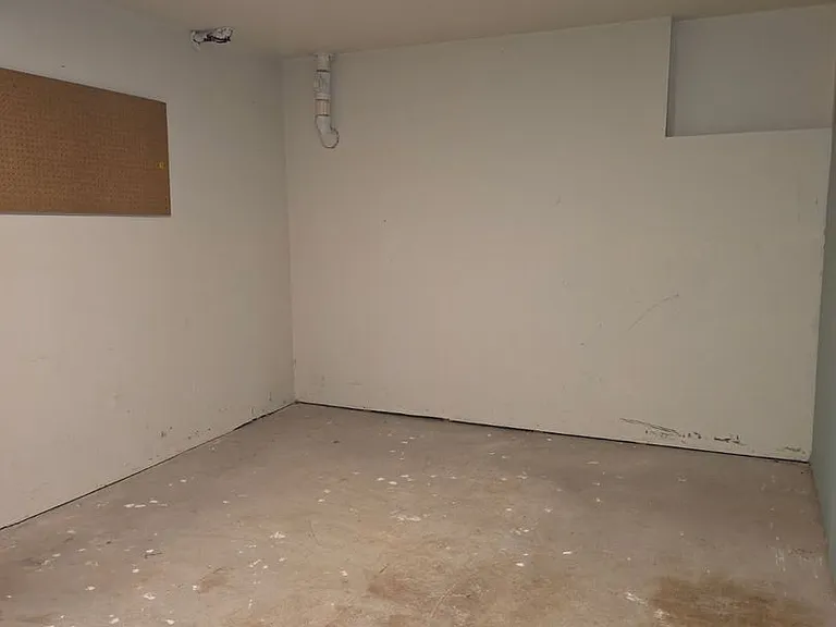 1550 Cedar Hl — Photo 55