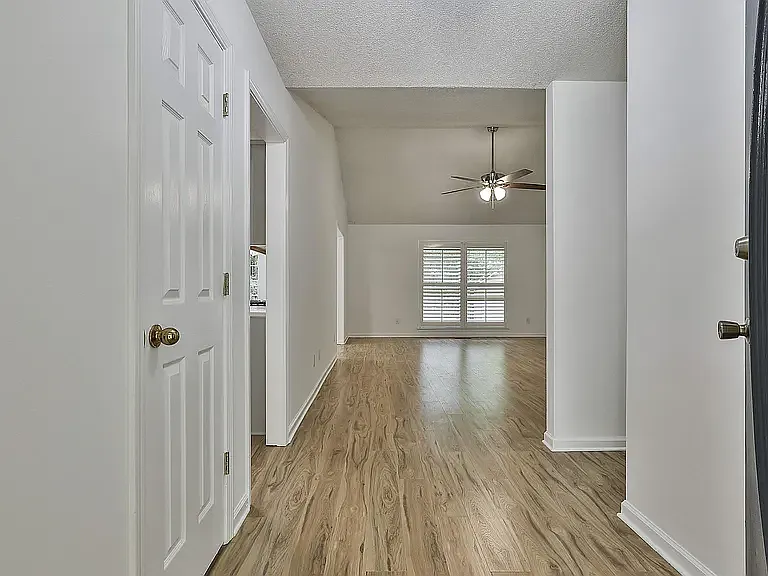 Building Photo - 177 Suwanee Ct
