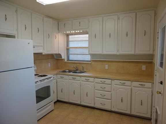 3rd image of 2505 Alden Ave