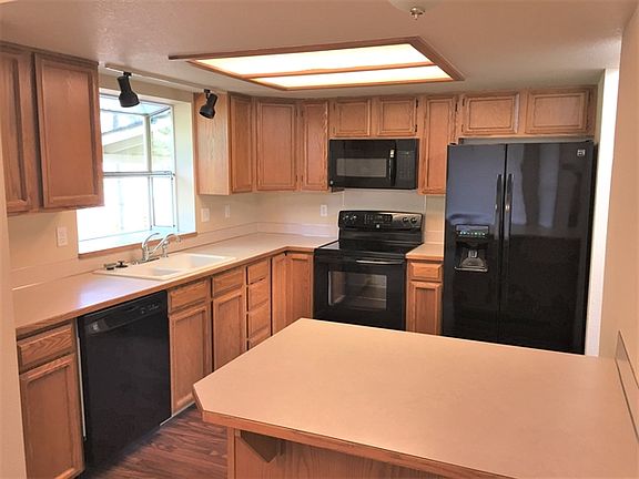 5th image of 3956 Sidney St SE