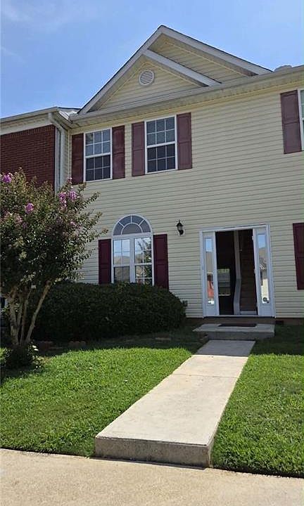 1st image of 4210 Oakwood Rd APT B2