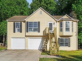 6334 Hillview Ln, Douglasville, GA 30134