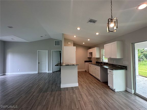 5th image of 326 Larose Ave