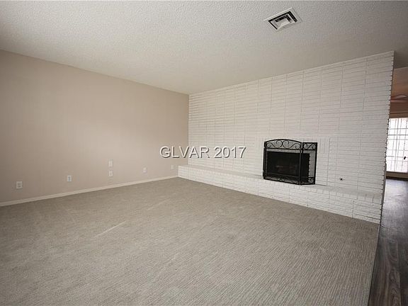 3rd image of 424 Greenbriar Townhouse Way