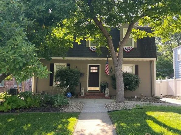7507 Walnut St, Kansas City, MO 64114