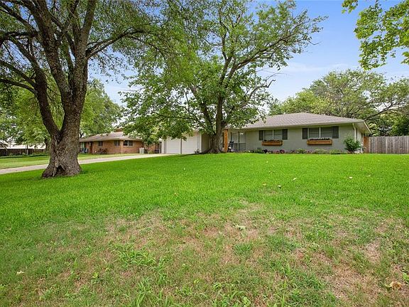2nd image of 615 Catalina Dr