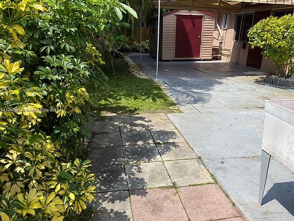 5th image of 931 NE 120th St #4