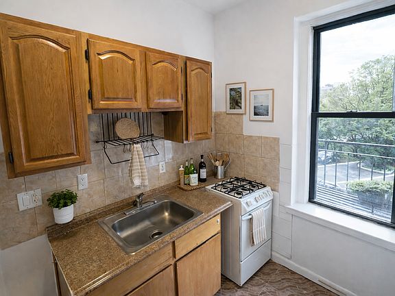 2nd image of 201 E 104th St APT 2B
